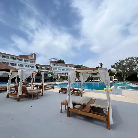 Hotel Adelais Bay 3*