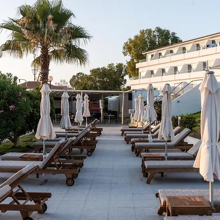 Hotel Adelais Bay 3*