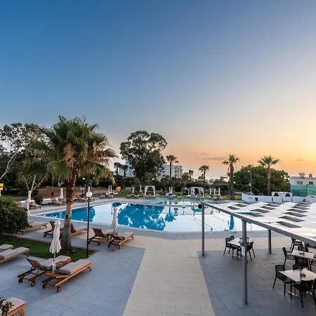 Adelais Bay Hotel 3*