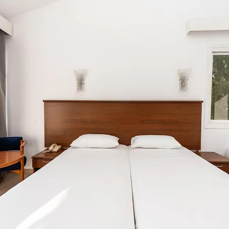 Hotel Adelais Bay 3*