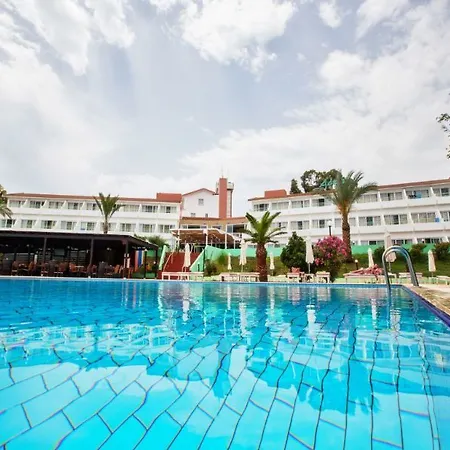 Adelais Bay 3*